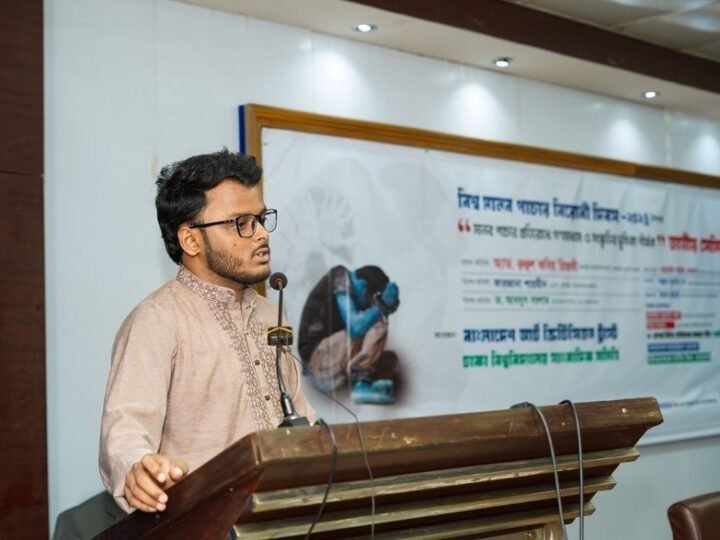 A speaker addresses the national seminar