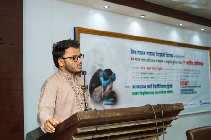 A speaker addresses the national seminar