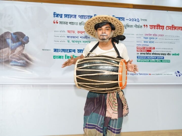 A Gambhira performer with a drum at the national seminar